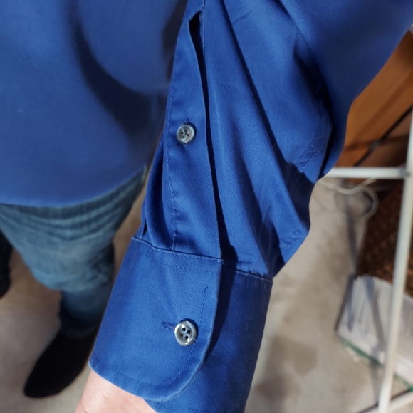 Izod Easy Care Blue Cotten Button Up Dress Shirt - Picture 4 of 8